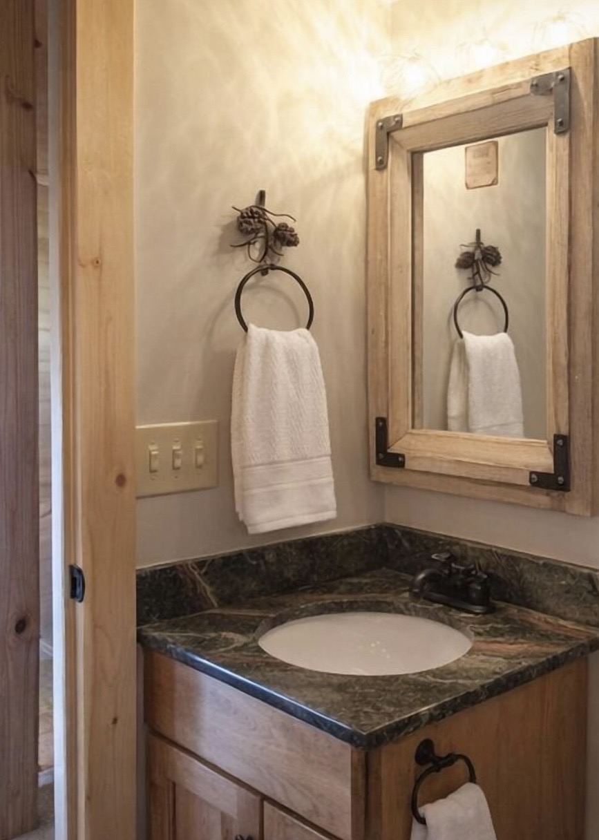 Guest bathroom with shower curtain and cabin decor